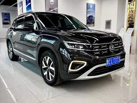 2023 Volkswagen Tayron I Рестайлинг, чёрный, 2380000 рублей, вид 1