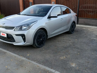 2017 Kia Rio IV, серебристый, 1100000 рублей, вид 4