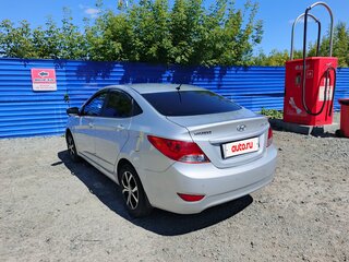 2013 Hyundai Solaris I, серебристый, 1065000 рублей, вид 4