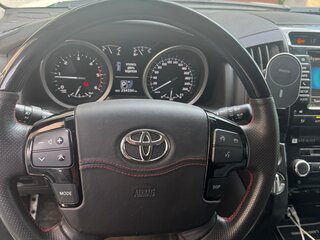 2013 Toyota Land Cruiser 200 Series Рестайлинг 1, белый, 3200000 рублей, вид 2