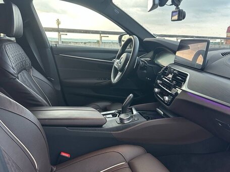 2020 BMW 5 серии 530d xDrive VII (G30/G31/G38) Рестайлинг, белый, 7200000 рублей, вид 5
