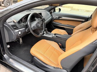 2009 Mercedes-Benz E-Класс 500 IV (W212, S212, C207), чёрный, 2200000 рублей, вид 2