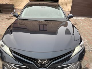 2018 Toyota Camry VIII (XV70), синий, 3450000 рублей, вид 1