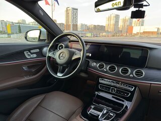 2017 Mercedes-Benz E-Класс 400 V (W213, S213, C238), серебристый, 4250000 рублей, вид 2