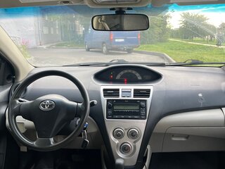 2006 Toyota Yaris II, серый, 700000 рублей, вид 4