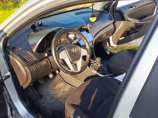 2014 Hyundai Solaris I Рестайлинг, серебристый, 580000 рублей, вид 5