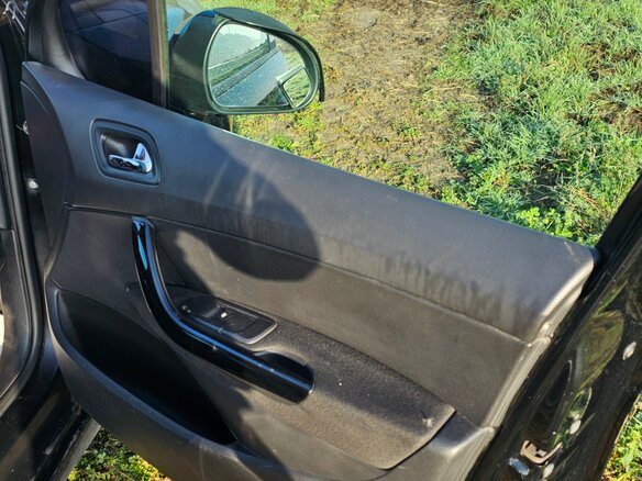 2010 Peugeot 308 I, чёрный, 440000 рублей - вид 12