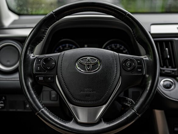 2017 Toyota RAV4 IV (XA40) Рестайлинг, белый, 1799000 рублей - вид 6