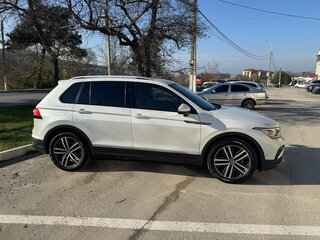 2021 Volkswagen Tiguan II Рестайлинг, белый, 2400000 рублей, вид 4