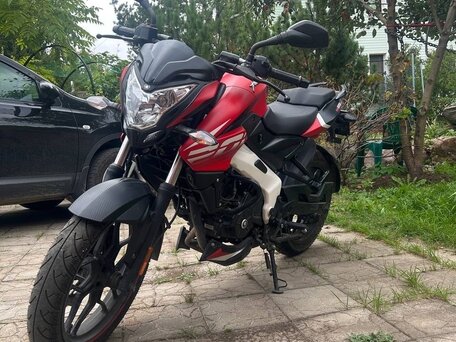 2022 Bajaj Pulsar NS 200, красный, 210000 рублей, вид 4