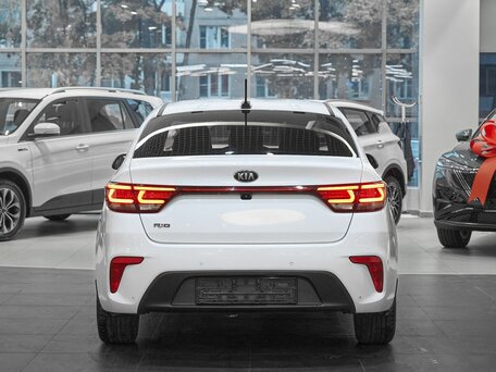 2018 Kia Rio IV, белый, 1149000 рублей, вид 5