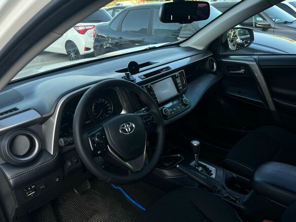 2017 Toyota RAV4 IV (XA40) Рестайлинг, белый - вид 24