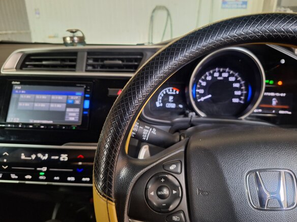 2018 Honda Fit III Рестайлинг, жёлтый, 1450000 рублей - вид 6