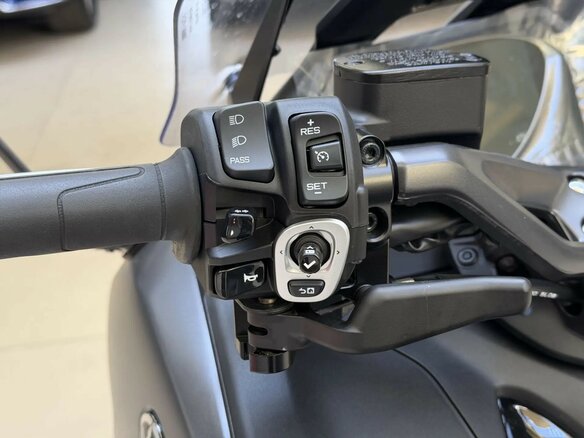 2026 Yamaha TMAX, серый, 1600000 рублей - вид 14