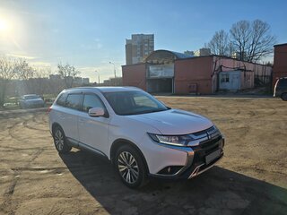 2019 Mitsubishi Outlander III Рестайлинг 3, белый, 1950000 рублей, вид 4