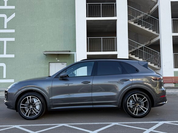2019 Porsche Cayenne Turbo III, серый, 5700000 рублей - вид 6