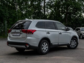 2017 Mitsubishi Outlander III Рестайлинг 2, белый, 1499000 рублей, вид 2