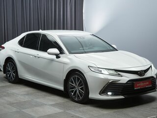 2021 Toyota Camry VIII (XV70) Рестайлинг, белый, 3150000 рублей, вид 3