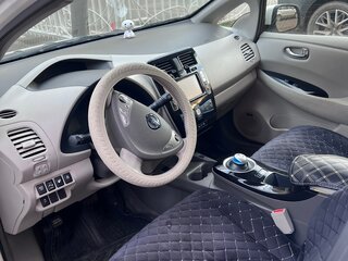 2013 Nissan Leaf (EM57) I (ZE0/AZE0), белый, 1200000 рублей, вид 5