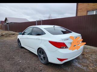 2015 Hyundai Solaris I Рестайлинг, белый, 935000 рублей, вид 4