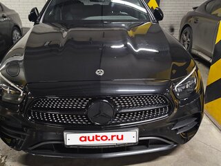 2020 Mercedes-Benz E-Класс 220 d V (W213, S213, C238) Рестайлинг, чёрный, 4000000 рублей, вид 4