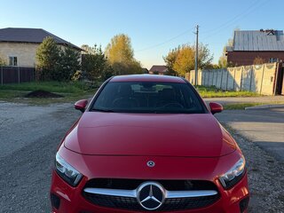 2019 Mercedes-Benz A-Класс 200 IV (W177), красный, 2500000 рублей, вид 2