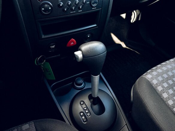 2006 Renault Megane II Рестайлинг, бежевый, 365000 рублей - вид 9