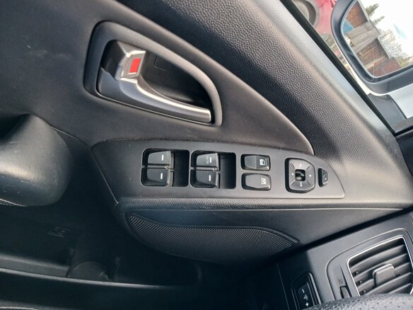 2011 Hyundai ix35 I, белый, 1100000 рублей - вид 9