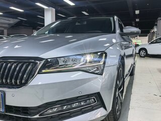 2023 Skoda Superb III Рестайлинг, голубой, 1540000 рублей, вид 4