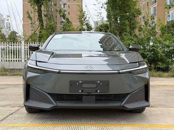 2026 Toyota bZ3, зелёный, 1990000 рублей - вид 1