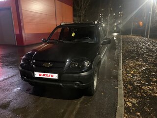 2011 Chevrolet Niva I Рестайлинг, чёрный, 550000 рублей, вид 1
