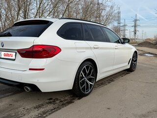 2017 BMW 5 серии 520d xDrive VII (G30/G31/G38), белый, 2650000 рублей, вид 5