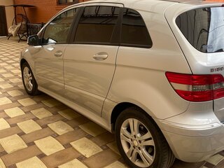 2011 Mercedes-Benz B-Класс 180 I (W245) Рестайлинг, серебристый, 800000 рублей, вид 4