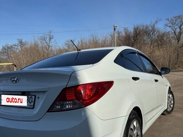 2011 Hyundai Solaris I, белый, 790000 рублей - вид 2