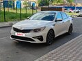 2019 Kia Optima IV Рестайлинг, белый, 2150000 рублей - вид 4