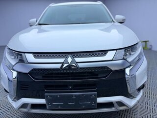 2022 Mitsubishi Outlander III Рестайлинг 3, белый, 2290000 рублей, вид 3