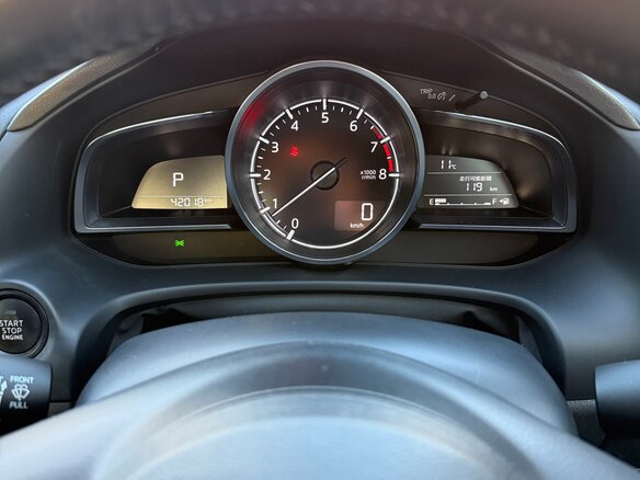 2016 Mazda Axela III Рестайлинг, красный, 1500000 рублей - вид 9