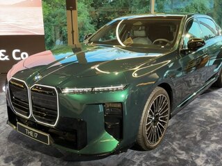 2026 BMW i7 60 xDrive I (G70) Рестайлинг, зелёный, 21500000 рублей, вид 4