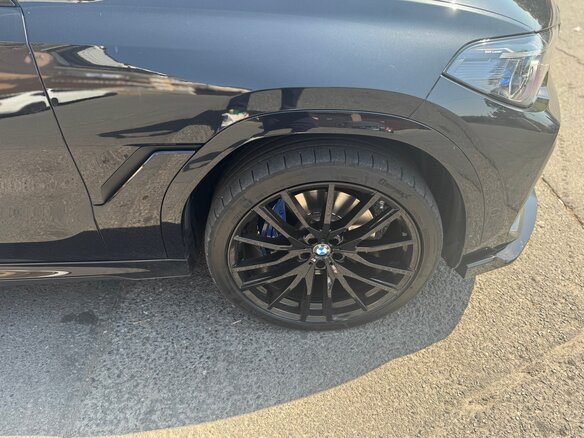 2021 BMW X6 40i III (G06), чёрный, 8500000 рублей - вид 4