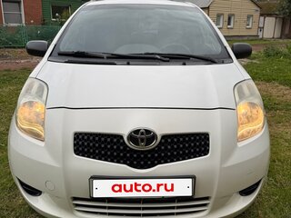 2008 Toyota Yaris II, белый, 530000 рублей, вид 2