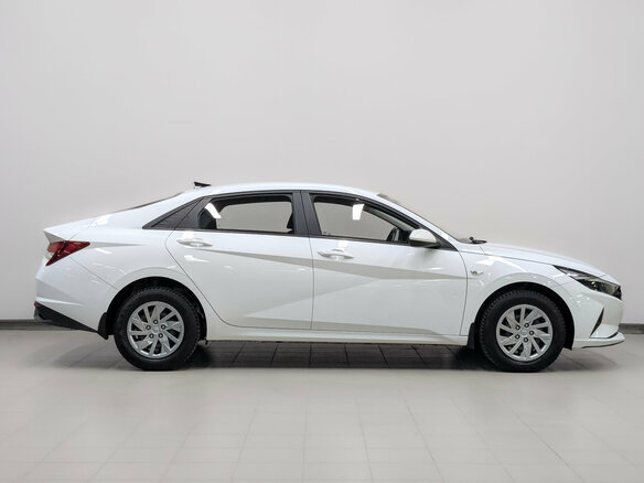 2021 Hyundai Elantra VII (CN7), белый, 1825000 рублей - вид 3