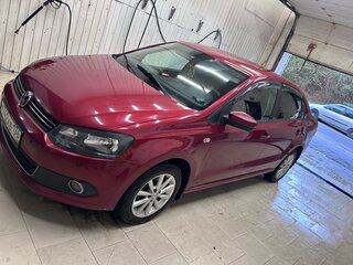 2015 Volkswagen Polo V, красный, 900000 рублей, вид 1