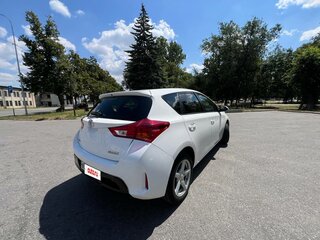 2014 Toyota Auris II, белый, 1150000 рублей, вид 3