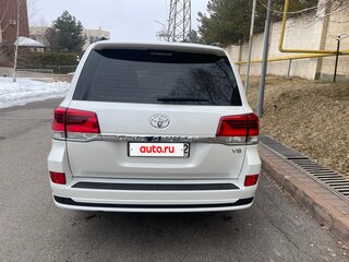 2018 Toyota Land Cruiser 200 Series Рестайлинг 2, белый, 6900000 рублей, вид 3