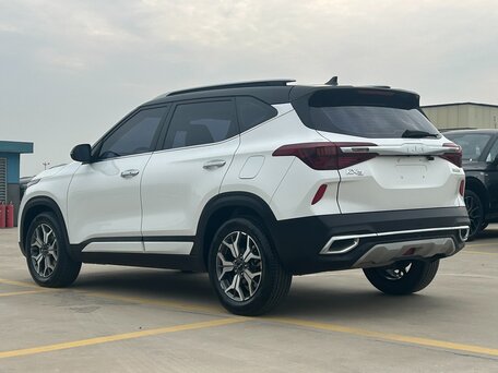 2022 Kia KX3, белый, 1973000 рублей, вид 3