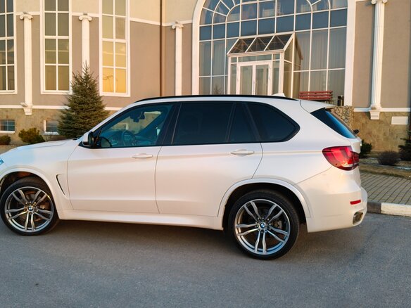 2018 BMW X5 30d III (F15), белый, 4900000 рублей - вид 24