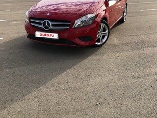 2014 Mercedes-Benz A-Класс 180 III (W176), красный, 1570000 рублей, вид 1