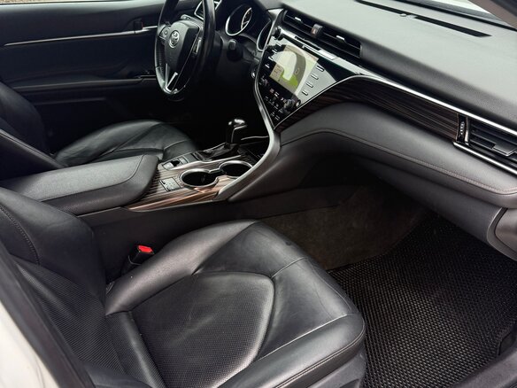 2020 Toyota Camry VIII (XV70), белый, 2390000 рублей - вид 2