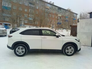 2021 Honda Vezel II, белый, 2350000 рублей, вид 4
