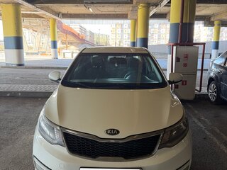 2017 Kia Rio III Рестайлинг, белый, 600000 рублей, вид 2